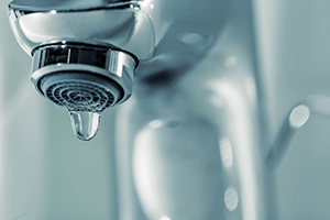 Pour éviter le gaspillage d'eau, réparez les fuites de robinet
