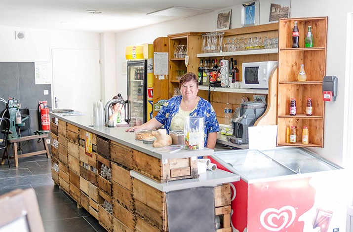 Daniel et sa femme vous accueillent à la boutique du mercredi au dimanche après-midi