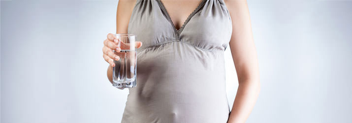 Comment bien s'hydrater pendant sa grossesse