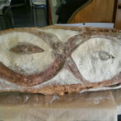 Pain levain fabriqué avec de l'eau minérale Velleminfroy