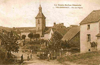 Village de Velleminfroy avec son clocher