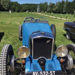 Voiture ancienne bleu