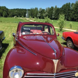 Voiture ancienne rouge