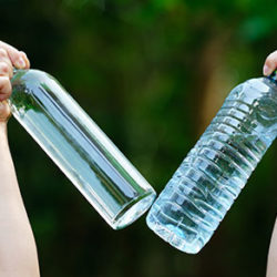 Bouteille en verre ou bouteille en plastique ?